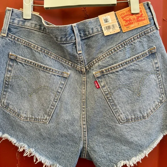 SOLD. Levi’s 501 Women’s Cutoff Shorts NWT - Picture 2 of 3